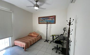 Rento Amplio Departamento Amueblado y Climatizado de 2 Recamaras, 1 estudio, 2 baños, cochera