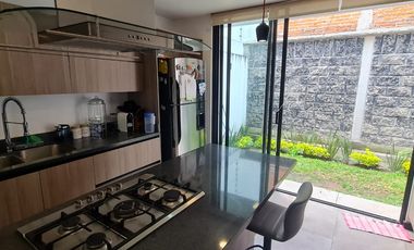 RENTA CASA EN FRACCIONAMIENTO MONTE OLIVO MUY BIEN OBICADO CERCA UDLAP, UVM, ANAHUAC