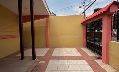 Se Alquila Casa de 4 Dormitorios con Uso de Suelo Comercial en Miraflores