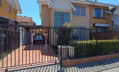 Casa de dos pisos en Villa Alhambra, Chiguayante