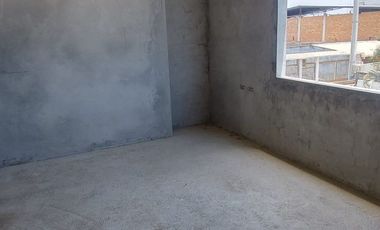 En el Sector La Primavera 1 Se Vende Casa Rentera con 2 locales comerciales y Departamentos