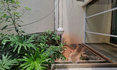 For Rent Townhouse, 4 Bedrooms - at Menteng, Central Jakarta