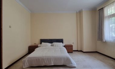 For Rent Townhouse, 4 Bedrooms - at Menteng, Central Jakarta