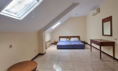 For Rent Townhouse, 4 Bedrooms - at Menteng, Central Jakarta