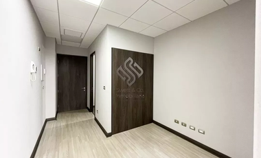 Oficina en Arriendo con Estacionamiento