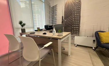 Oficina en Arriendo con Estacionamiento