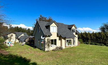 Se vende hermosa casa en sector Cabo Blanco,1230 mts2 aprox. Rol .