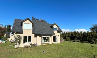 Se vende hermosa casa en sector Cabo Blanco,1230 mts2 aprox. Rol .