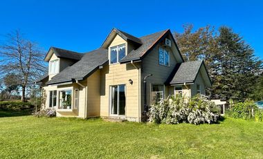 Se vende hermosa casa en sector Cabo Blanco,1230 mts2 aprox. Rol .