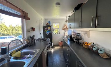 Se vende hermosa casa en sector Cabo Blanco,1230 mts2 aprox. Rol .