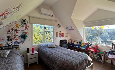 Se vende hermosa casa en sector Cabo Blanco,1230 mts2 aprox. Rol .