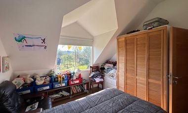 Se vende hermosa casa en sector Cabo Blanco,1230 mts2 aprox. Rol .