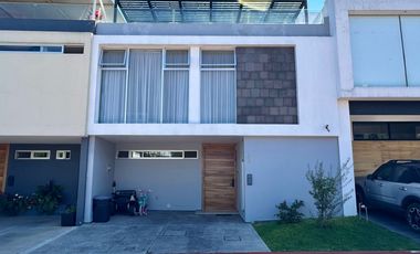 Coto Zanthe 3 Rec + cuarto de servicio, frente a Casa Club