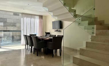 Coto Zanthe 3 Rec + cuarto de servicio, frente a Casa Club