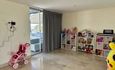 Coto Zanthe 3 Rec + cuarto de servicio, frente a Casa Club