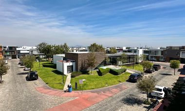 Coto Zanthe 3 Rec + cuarto de servicio, frente a Casa Club