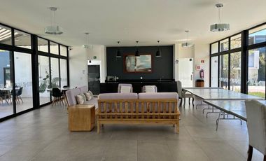 Coto Zanthe 3 Rec + cuarto de servicio, frente a Casa Club