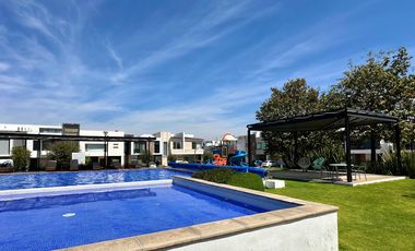 Coto Zanthe 3 Rec + cuarto de servicio, frente a Casa Club