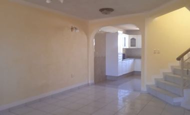Amplia y funcional casa en renta con excelente ubicación, 3 habitaciones, 3.5 baños, jardín