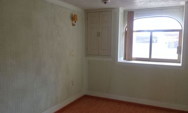 Amplia y funcional casa en renta con excelente ubicación, 3 habitaciones, 3.5 baños, jardín