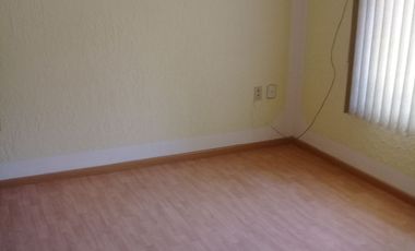 Amplia y funcional casa en renta con excelente ubicación, 3 habitaciones, 3.5 baños, jardín