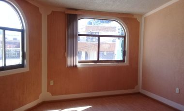 Amplia y funcional casa en renta con excelente ubicación, 3 habitaciones, 3.5 baños, jardín