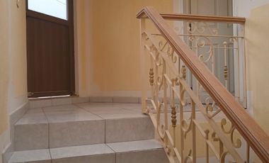 Amplia y funcional casa en renta con excelente ubicación, 3 habitaciones, 3.5 baños, jardín