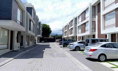 CASA DE VENTA EN TUMBACO