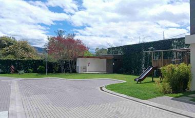 CASA DE VENTA EN TUMBACO