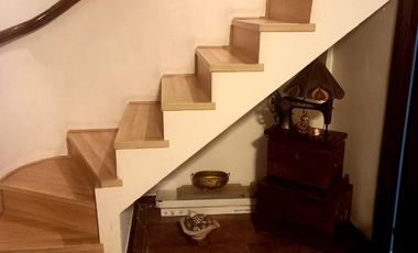 Se vende casa en comuna de La Reina en pasaje cerrado a pasos del registro civil y hospital militar.