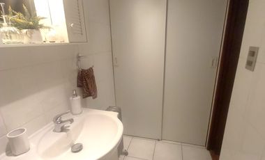 Se vende casa en comuna de La Reina en pasaje cerrado a pasos del registro civil y hospital militar.