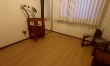 Se vende casa en comuna de La Reina en pasaje cerrado a pasos del registro civil y hospital militar.