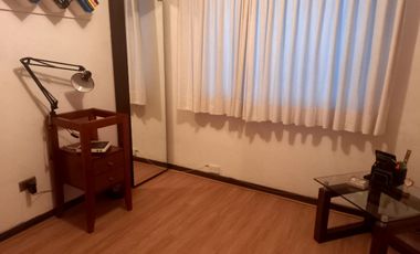Se vende casa en comuna de La Reina en pasaje cerrado a pasos del registro civil y hospital militar.
