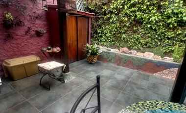 Se vende casa en comuna de La Reina en pasaje cerrado a pasos del registro civil y hospital militar.