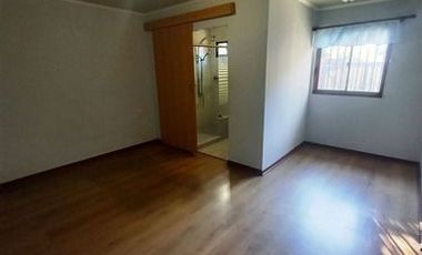 Se vende casa / comuna La Florida/ pasaje/dos pisos/rebajada