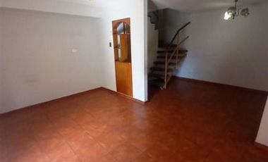 Se vende casa / comuna La Florida/ pasaje/dos pisos/rebajada