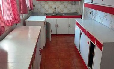 Se vende casa / comuna La Florida/ pasaje/dos pisos/rebajada