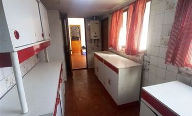 Se vende casa / comuna La Florida/ pasaje/dos pisos/rebajada