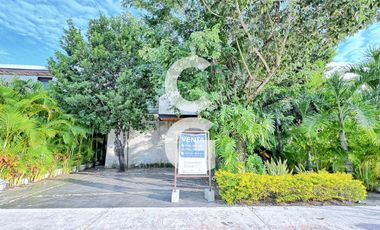 Casa en Venta en Cancun en Residencial Lagos del Sol con Alberca