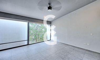 Casa en Venta en Cancun en Residencial Lagos del Sol con Alberca