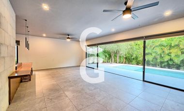 Casa en Venta en Cancun en Residencial Lagos del Sol con Alberca