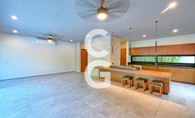 Casa en Venta en Cancun en Residencial Lagos del Sol con Alberca