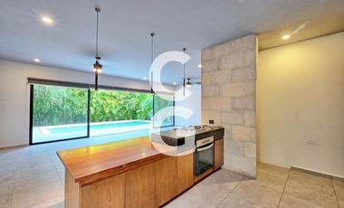 Casa en Venta en Cancun en Residencial Lagos del Sol con Alberca