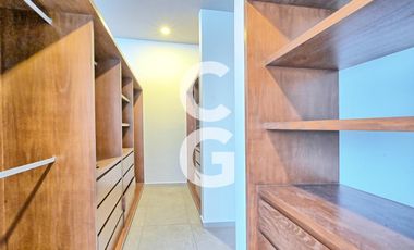 Casa en Venta en Cancun en Residencial Lagos del Sol con Alberca