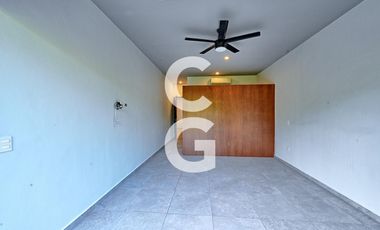 Casa en Venta en Cancun en Residencial Lagos del Sol con Alberca