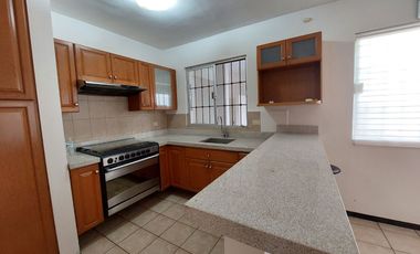 CASA EN VENTA BOSQUES DEL PONIENTE con Paneles solares