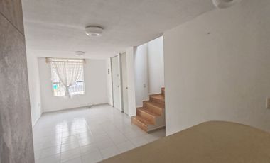 BONITA CASA CON EXCELENTES ACABADOS A UN COSTADO DE ZONA COMERCIAL