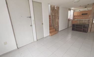 BONITA CASA CON EXCELENTES ACABADOS A UN COSTADO DE ZONA COMERCIAL