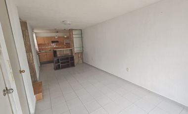 BONITA CASA CON EXCELENTES ACABADOS A UN COSTADO DE ZONA COMERCIAL