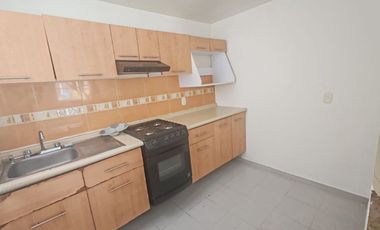 BONITA CASA CON EXCELENTES ACABADOS A UN COSTADO DE ZONA COMERCIAL